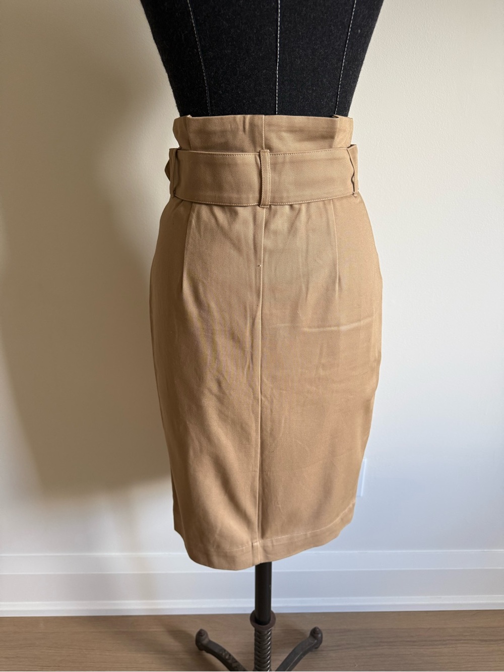 High-Waist Belted Midi Skirt - Picture 4 of 5